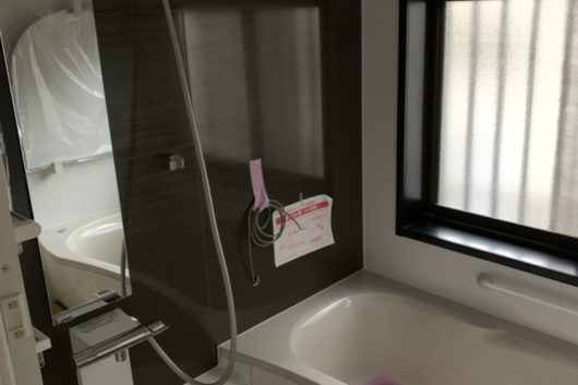 【after】浴室換気乾燥暖房機も設置されヒートショックへも備えました。人造大理石浴槽のなめらかな美しさや清掃性に満足されています。
