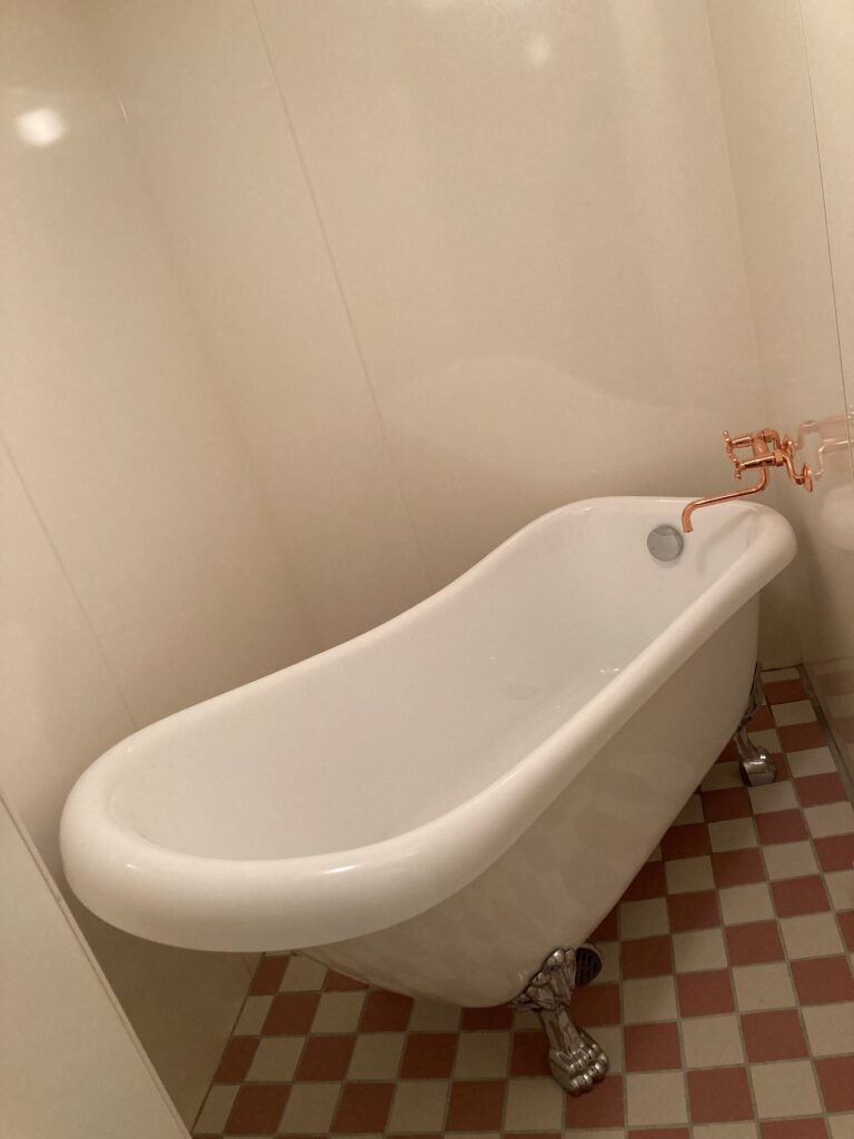 after　猫脚バスタブでクラシックホテルの浴室をイメージ。優雅な入浴タイムを楽しめます。